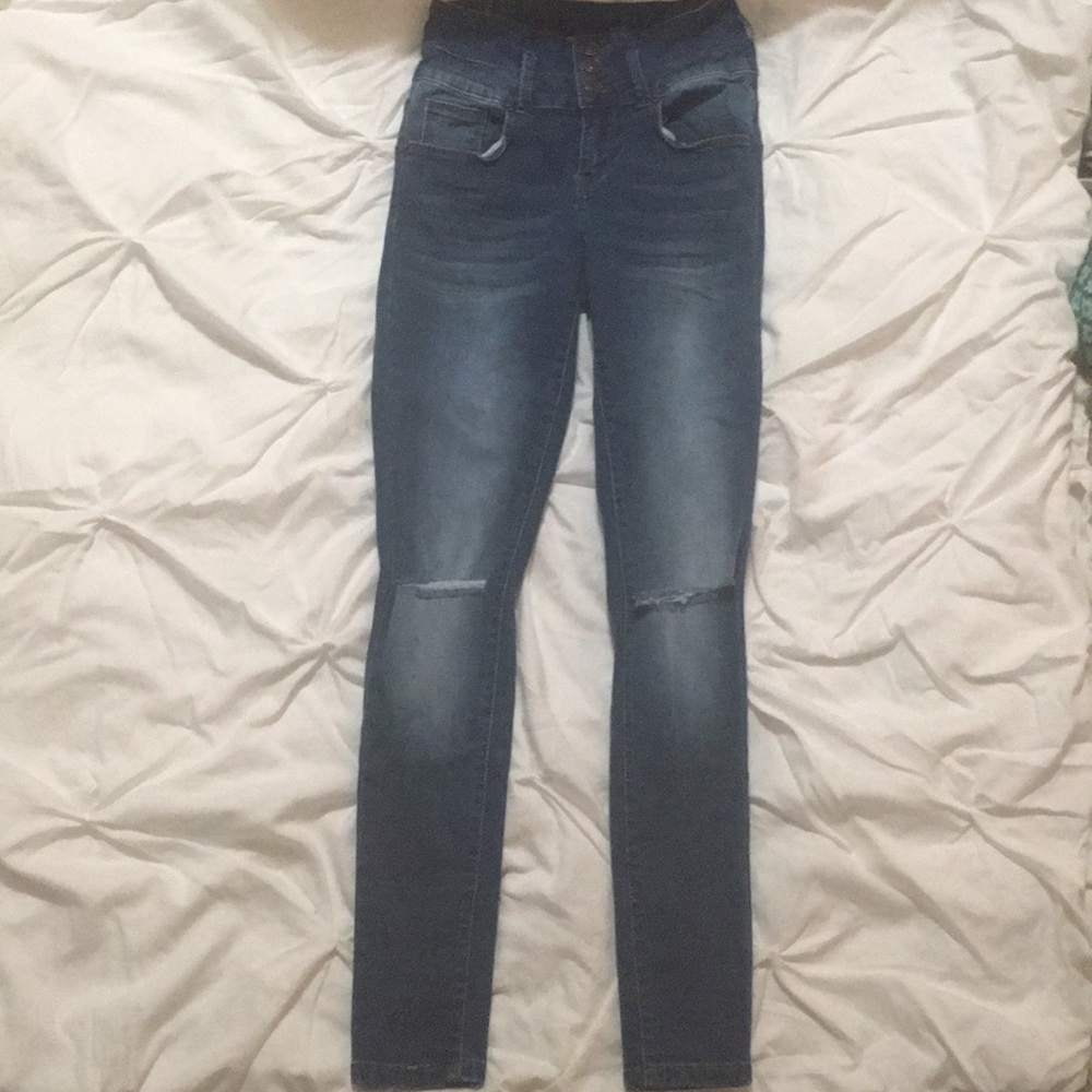 High waisted medium skinny jeans with knee slits